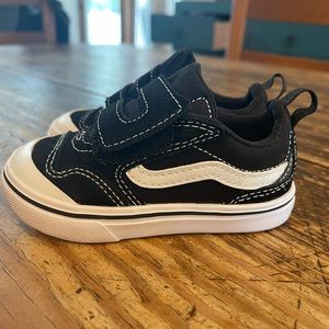 Vans comfy Cush Velcro kicks - Brand new!